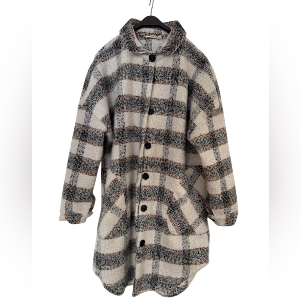 KD Style long plaid jacket. Warm and perfect for spring or fall